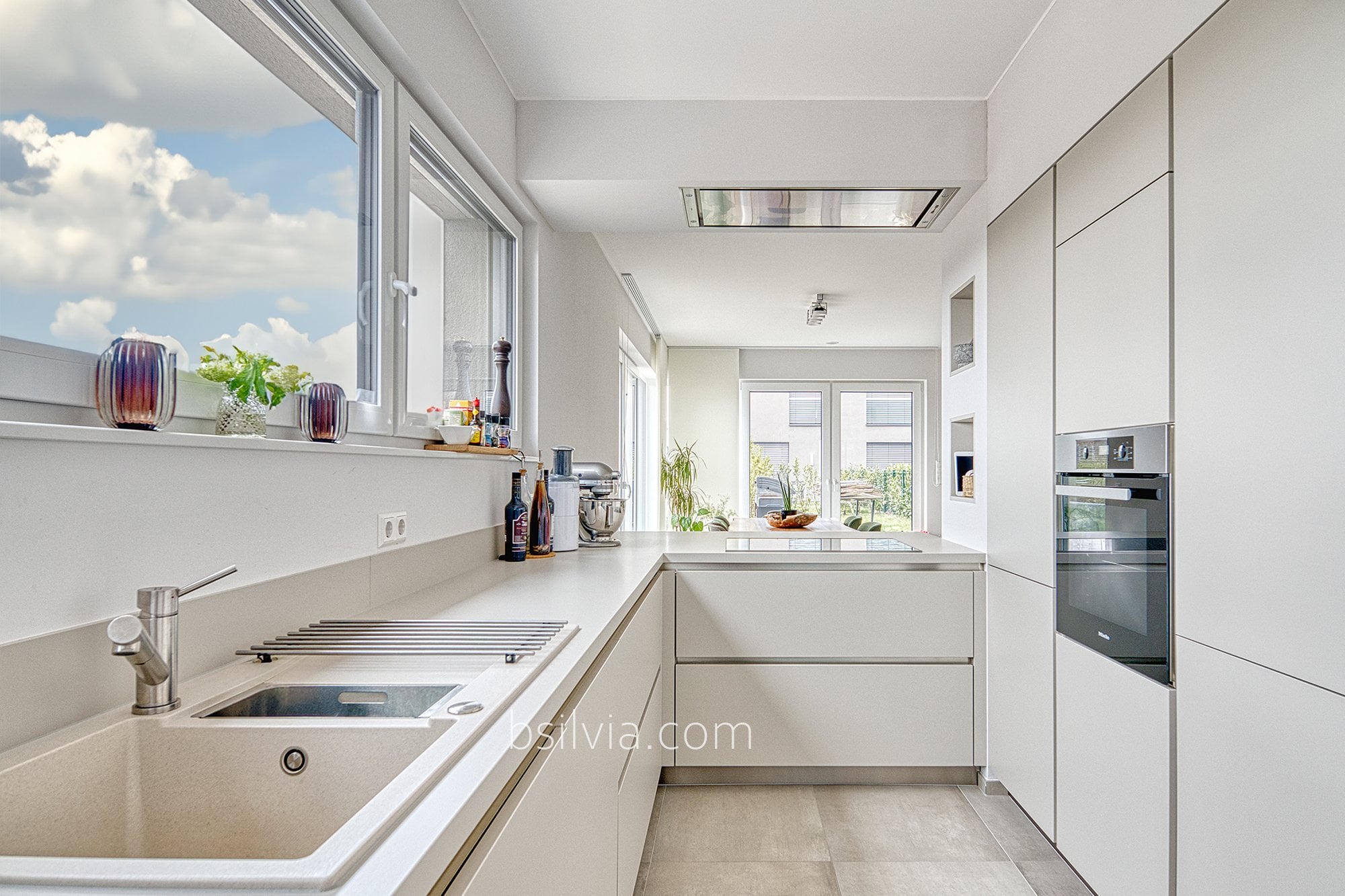 Setting the Stage: Essential Tips for Stellar Real Estate Photos