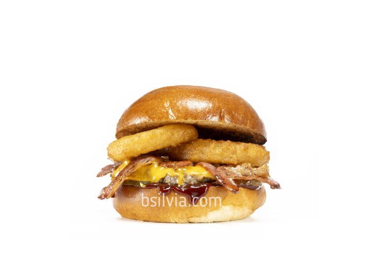 The Flash and Dash of Food Photography: Navigating the Fast-Paced World of Delivery Service Imagery