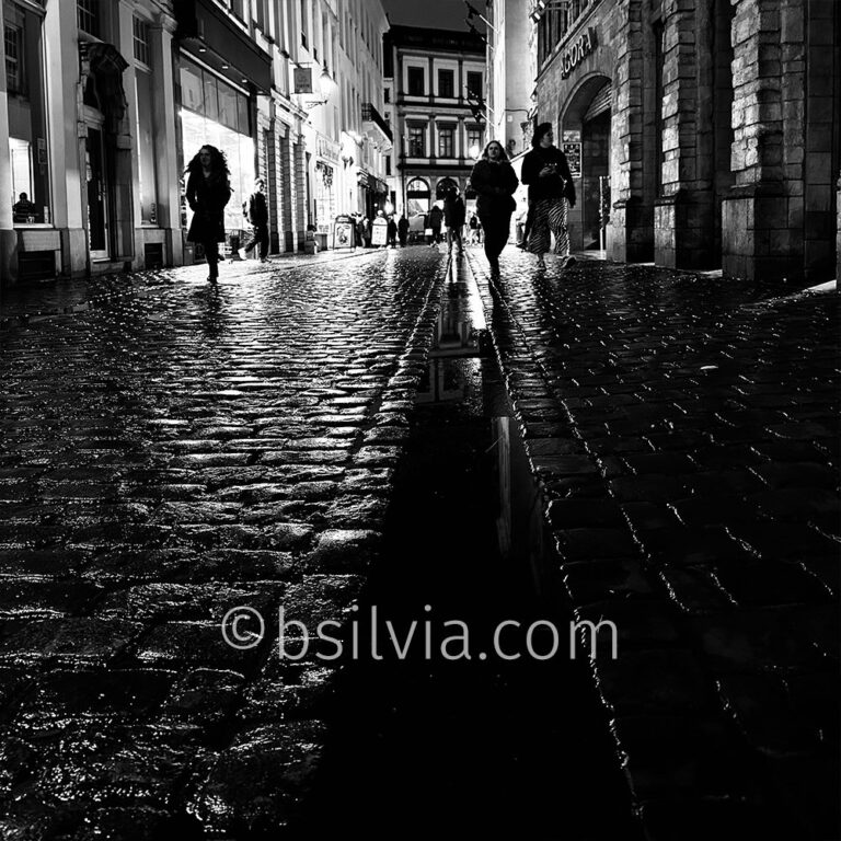 Capturing Moments in Monochrome: A Guide to Black and White Photography with Mobile Phones
